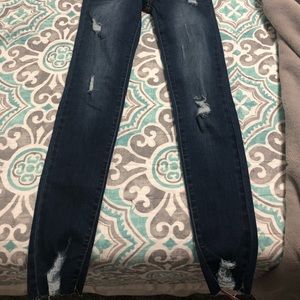 Cute distressed skinny jeans. NWT